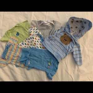 Like new NB 5-6 lbs. onesies